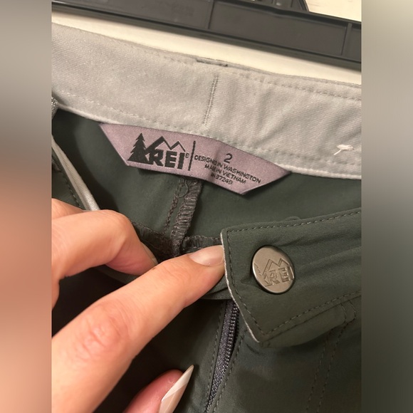 Women’s REI Hiking Dark Grey Roll Up Pants- Size 2 - Picture 2 of 8